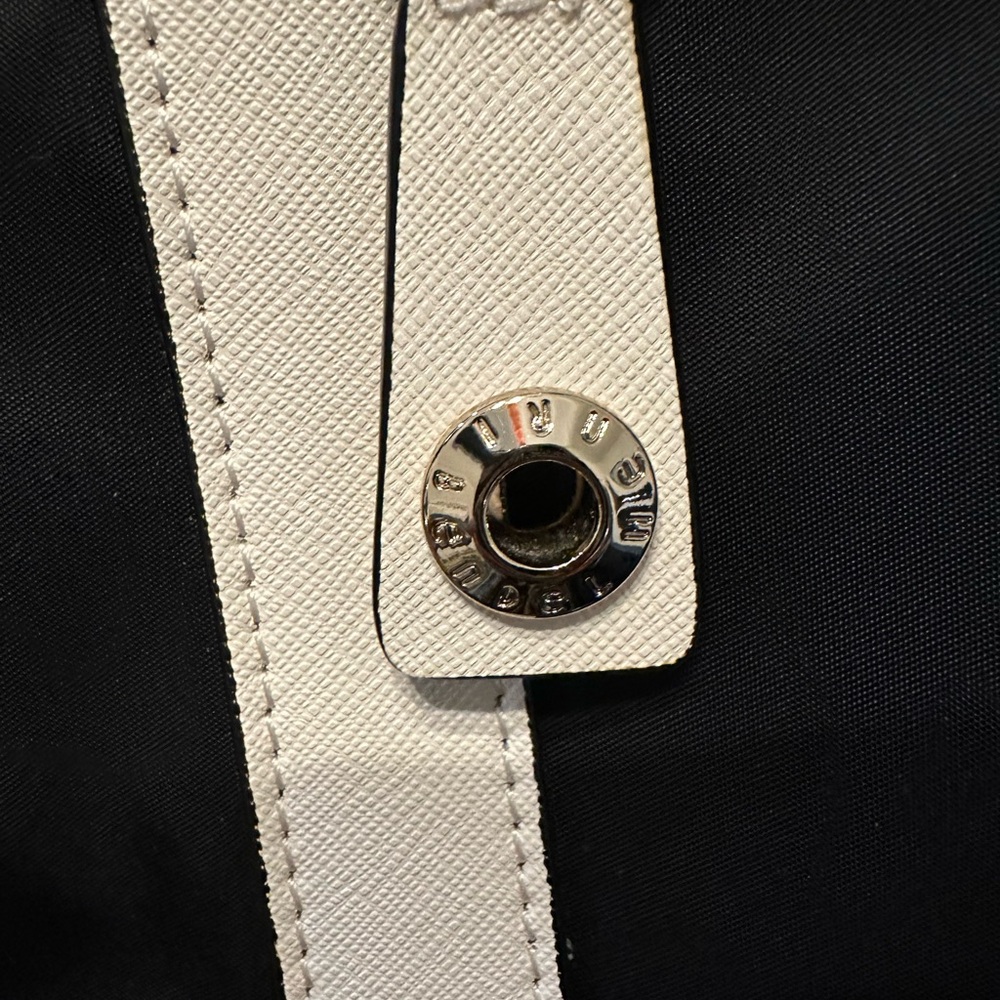 Gorgeous HTF Henri Bendel Black & Ivory 3 Way JETSETTER Crossbody Backpack Mint! - Picture 3 of 16